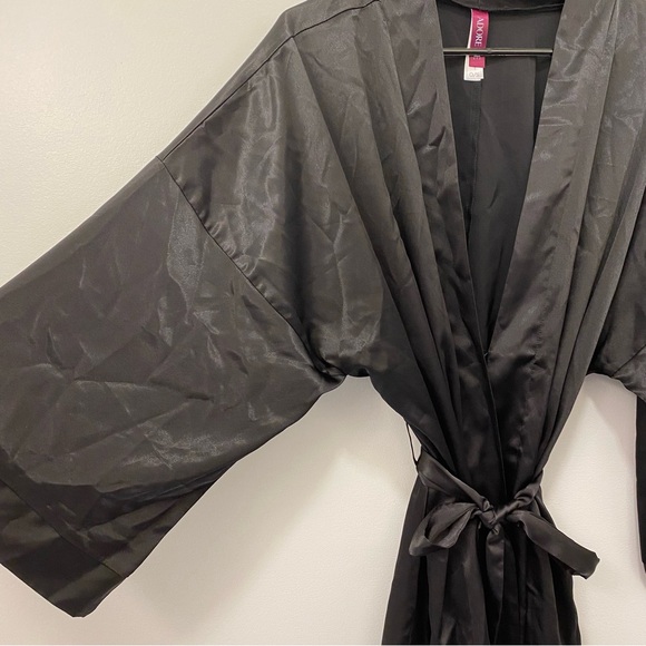 Silky “satin” robe - adore me - Picture 6 of 6
